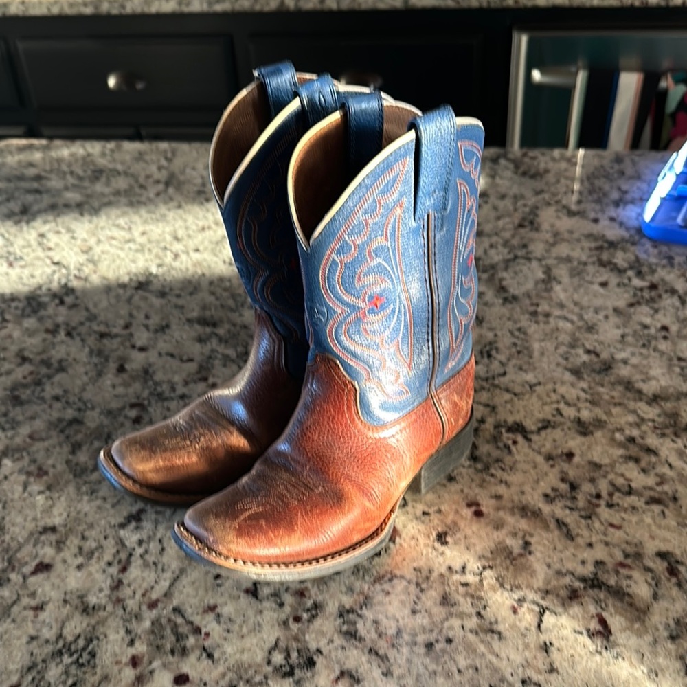 Ariat Kids Boots in Brown and Blue